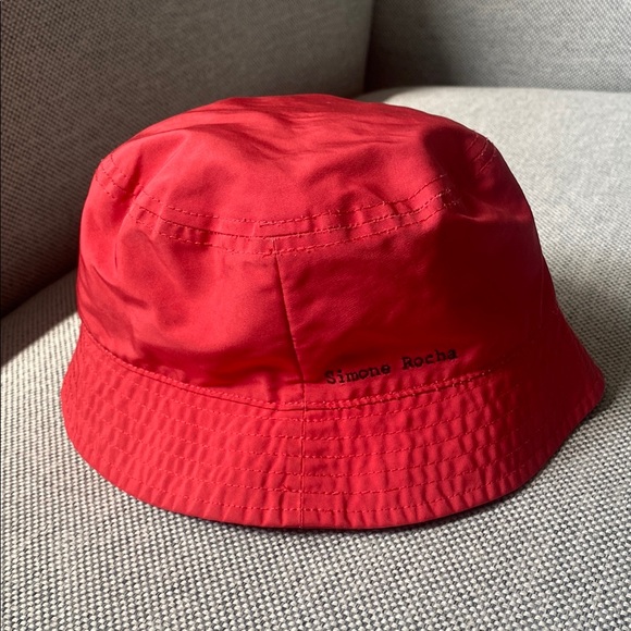 Simone Rocha Red Bucket Hat - Picture 2 of 6